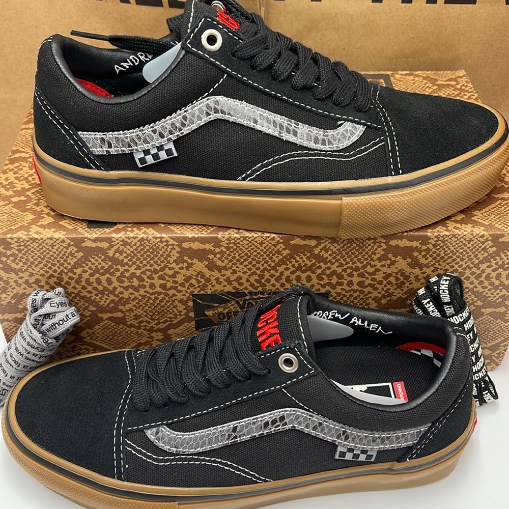 Vans Men’s Skate Old Skool Hockey Skateboards Black/ VN0A5FCB18J
Sneakers - Picture 4 of 16